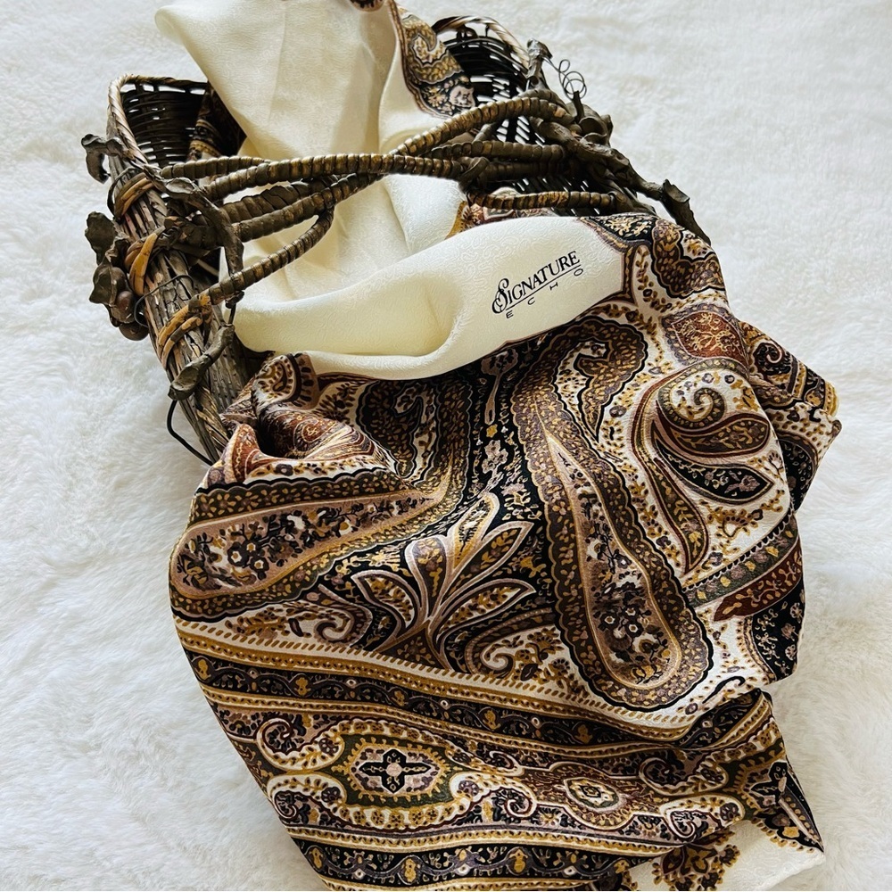 42”x42” Vintage Large Silk Echo Shawl. - Picture 2 of 11
